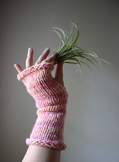 Pink_lemonade_mitts_3_small2