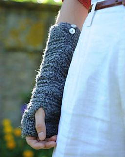 Hope_wristwarmers_buttons_purl_alpaca_small2