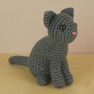 Ravelry: AmiCats Single-Coloured Cat pattern by June Gilbank