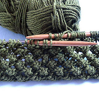 Ravelry: Budding Infinity Scarf pattern by Linda Thach