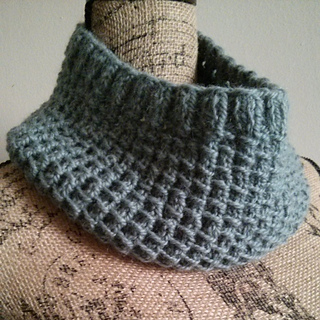 Ravelry: Bamboo Stitch Cowl pattern by Linda Thach