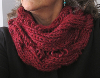 Twisted_cabled_cowl_018_small2