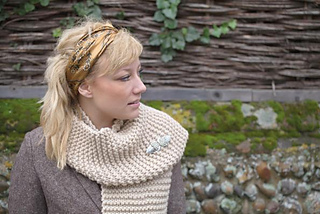 Simple_shrug_scarf_small2