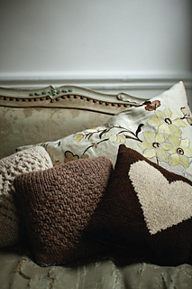 Love_moss_lace_cushions_small2