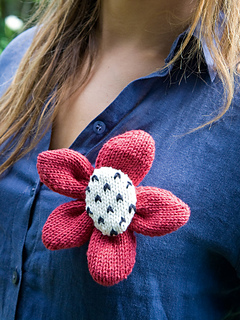 Poppy_20brooch_small2