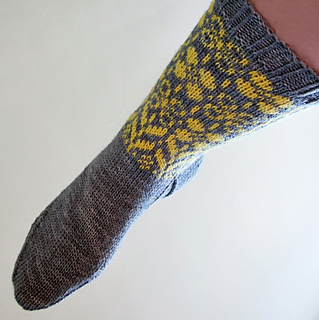 Daffodilly_socks4_small2