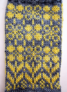 Daffodilly_socks2_small2