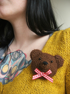 Bear_brooch_me_small2