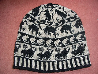 Cat_on_fieldmouse_hunt_beanie2_small2