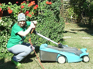 Mowing_the_lawn_beanie_publish12_small2