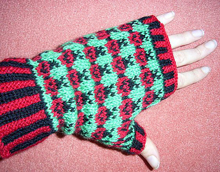 Ladybug_mitts2_small2