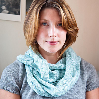 Si_2013s_lauren_cowl_0517_ss_email_small2