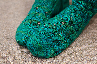 Rushingtidesocksrav-4_small2