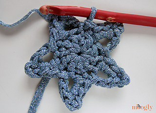 Glittery-crochet-star-finished_small2