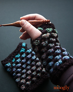 Moroccan-midnight-fingerless-mitts-web_small2