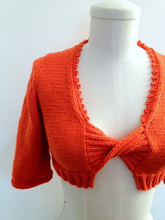 Twist_front_shrug_half_front_small2