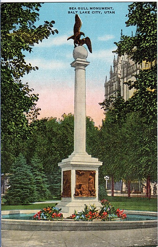 Old_postcard_seagull_monument_medium
