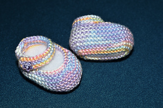 How_to_knit_basic_mary_jane_baby_booties_part_1_work_flat_2_small2