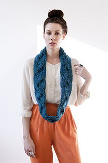 Aurora-reversible-braided-cowl-teal-gnd-04_small2