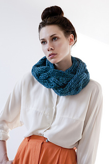 Aurora-reversible-braided-cowl-teal-gnd-05_small2