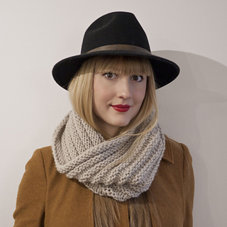 Caring_cowl_pic2_small2