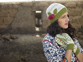 Rosita-hat-and-mittens_small2