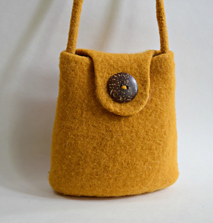Ravelry: Small Bucket Felted Purse pattern by Cindy Pilon