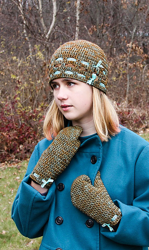 Percival_mittens_rav_edit_2_medium