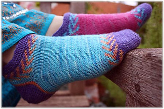 Crystalknittybench2-450brt_small2