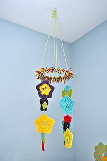 Crochet-baby-mobile-6_small2