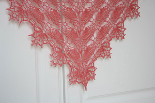 Maia Shawl pattern by Lisa Naskrent