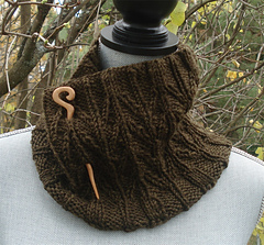Fileds_of_wheat_cowl_with_pin_small