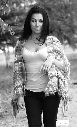 Funky-knitted-shawl-pattern-blackwhite_medium