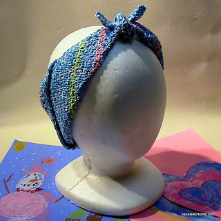 Free-crochet-pattern-color-me-happy-kerchief_small2