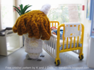 Nurse_free_doll_crochet_pattern_small2