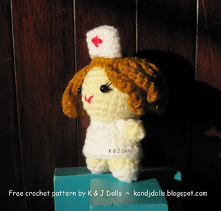 Nurse_free_amigurumi_doll_pattern_small2