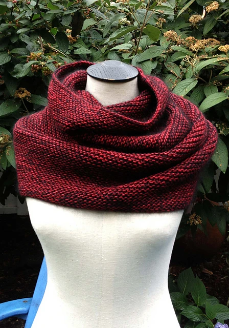 Easy Garter Stitch cowl knitting pattern to make for Mother's Day