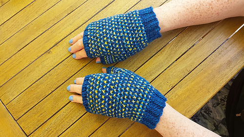 Flecked_mitts_medium
