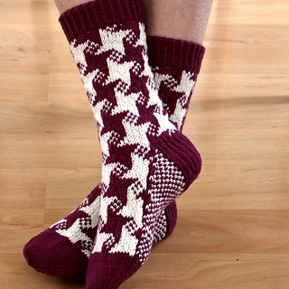 Photo7_swirling_star_socks_small2