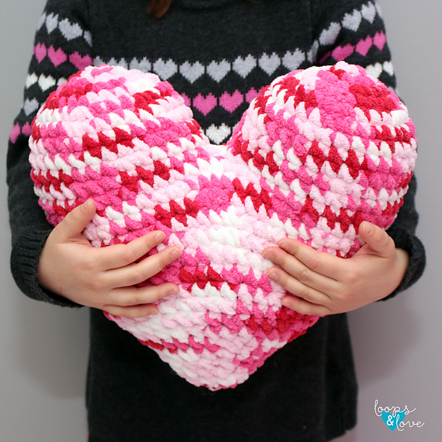Ravelry Heart Pillow Pattern By Loops And Love Crochet Patterns Loops And Love Crochet