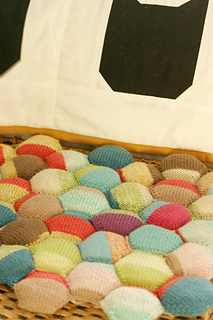 Beekeeper_cushion_2_small2
