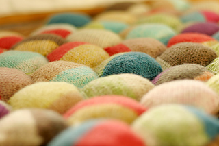 Beekeeper_cushion_3_small2