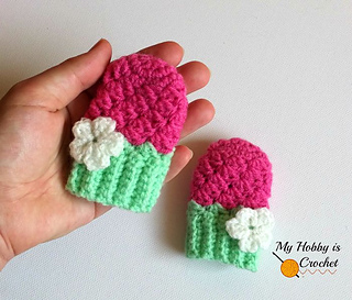 Crochet_baby_mittens_blooming_berry_-_free_crochet_pattern_small2