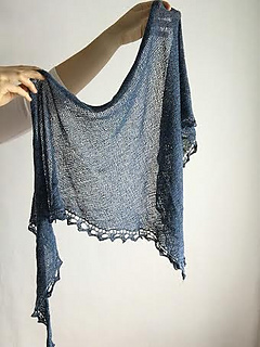Tsumugi_in_hand_small2
