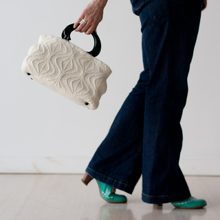 Swinging_white_bag_small2