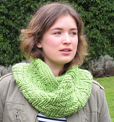 Sweet_pea_cowl_2_small