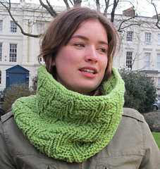 Sweet_pea_cowl_3_small