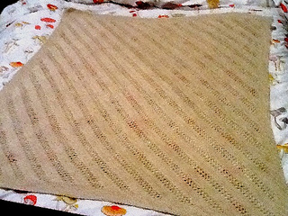 Miss_marple_s_shawl_finished_full_on_bedsm_small2