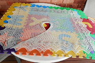 Biita_shawl_blocking_small2