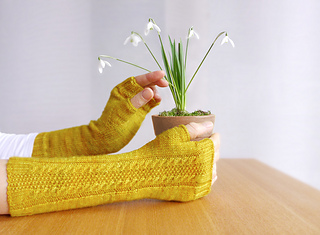 First_spring_mitts_frauke_03_small2